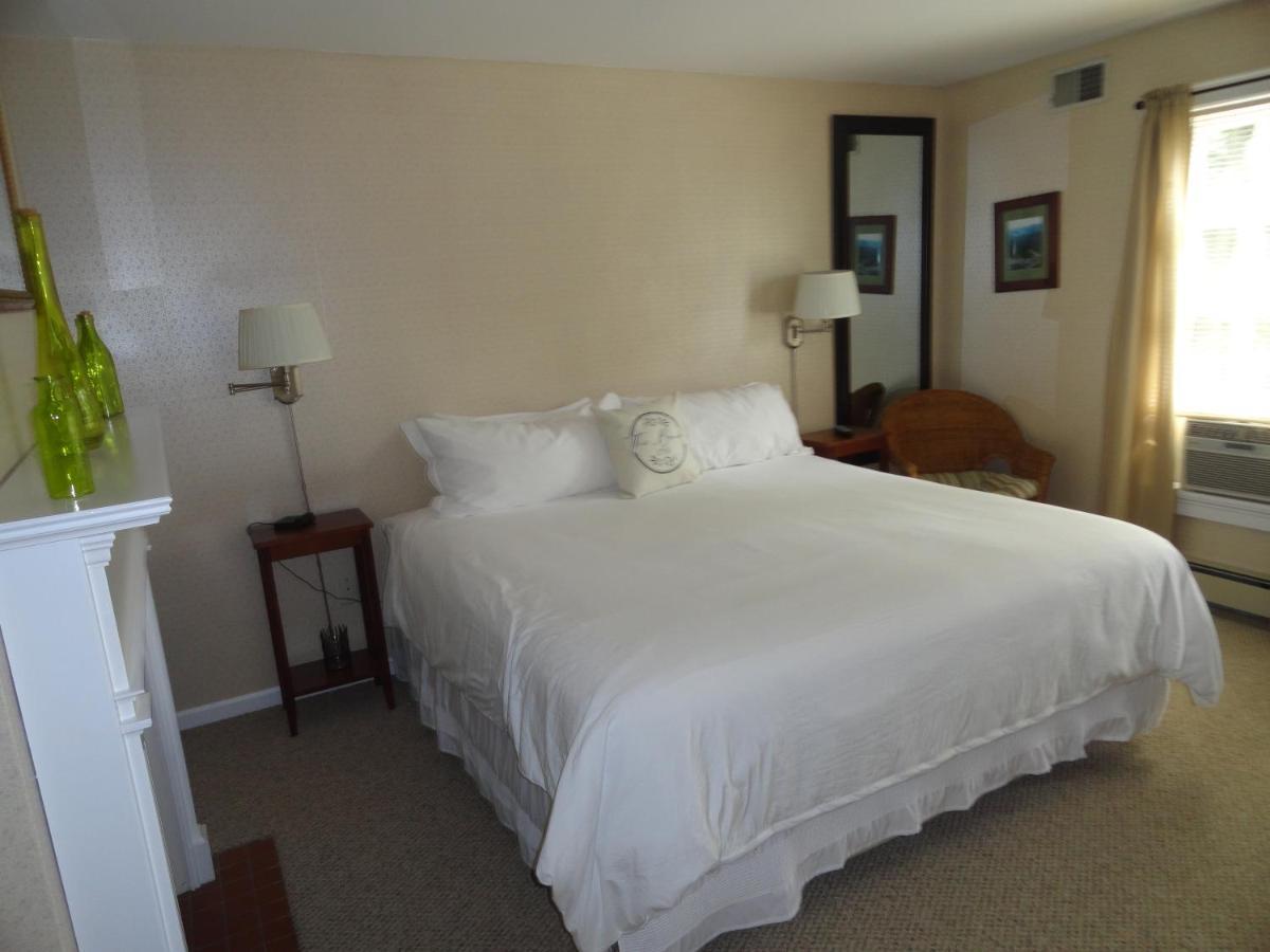 The Bond 1786 Inn (Adults Only) Warrensburg Pokoj fotografie
